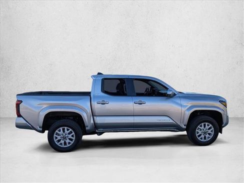 Used 2024 Toyota Tacoma SR5 AWD/4WD image 4