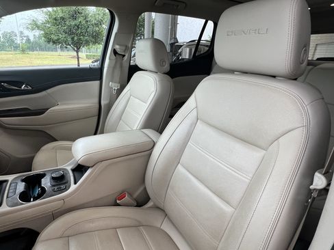 Used 2020 GMC Acadia Denali w/ Technology Package FWD image 16