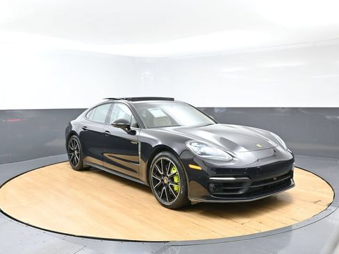 Used 2023 Porsche Panamera 4 Platinum Edition AWD/4WD image 3