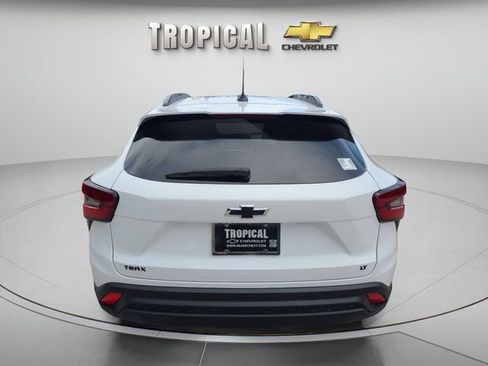 New 2026 Chevrolet Trax LT w/ Midnight Edition FWD image 4