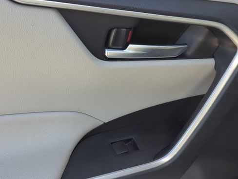 Used 2019 Toyota RAV4 XLE w/ Convenience Package AWD/4WD image 9