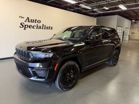 Used 2024 Jeep Grand Cherokee Altitude AWD/4WD image 1