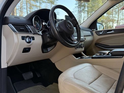 Used 2017 Mercedes-Benz GLS 550 4MATIC image 9