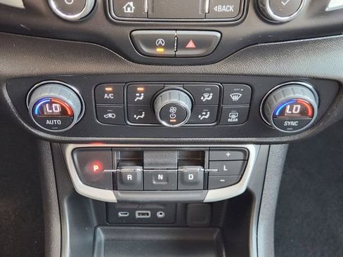 Used 2024 GMC Terrain SLT image 16