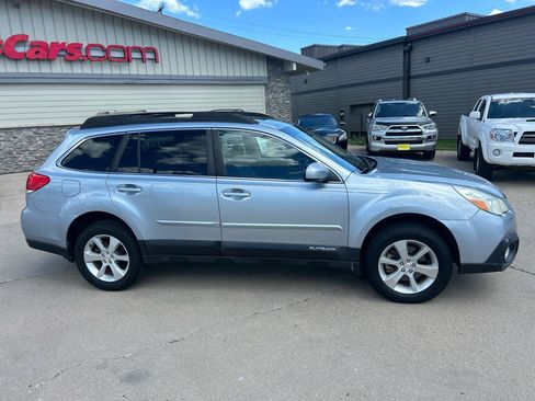 Used 2013 Subaru Outback 3.6R Limited AWD/4WD image 2