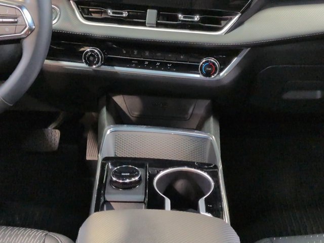 Used 2026 Chevrolet Equinox LT w/ Safety and Technology Package FWD image 18