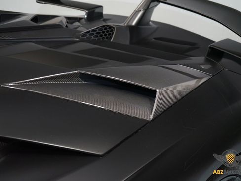 Used 2019 Lamborghini Aventador SVJ image 16