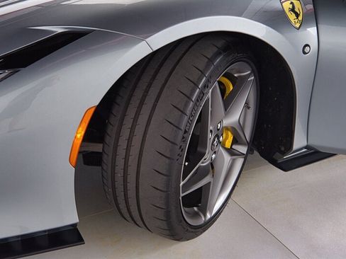 Used 2021 Ferrari F8 Tributo RWD image 40
