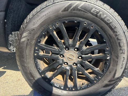 Used 2018 Nissan Titan SV w/ SV Convenience Package RWD image 25