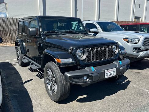 Used 2024 Jeep Wrangler Unlimited AWD/4WD image 2
