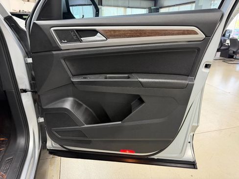Used 2018 Volkswagen Atlas SEL Premium AWD/4WD image 17