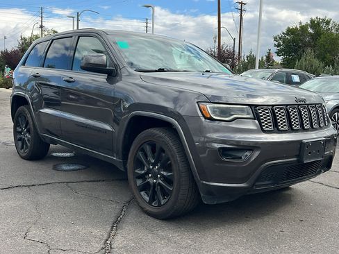 Used 2021 Jeep Grand Cherokee Laredo X AWD/4WD image 3