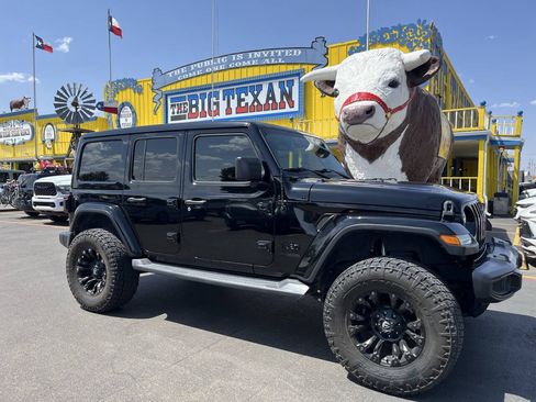 Used 2019 Jeep Wrangler Unlimited Sahara AWD/4WD image 2
