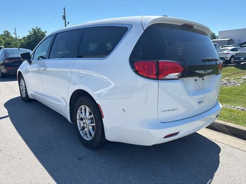 Used 2023 Chrysler Voyager LX FWD image 3