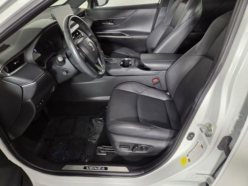 Used 2024 Toyota Venza Nightshade image 10