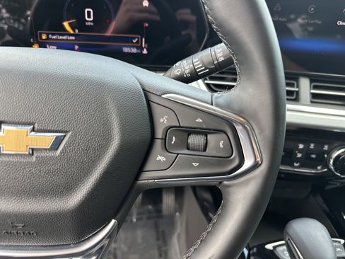Used 2025 Chevrolet Trax LT w/ LT Convenience Package FWD image 20