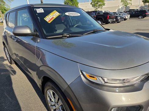 Used 2022 Kia Soul LX image 9