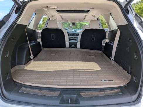 Used 2022 Buick Enclave Avenir w/ Avenir Technology Package FWD image 13