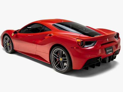 Used 2018 Ferrari 488 GTB RWD image 13