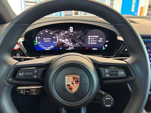 Used 2025 Porsche Macan Electric RWD image 15