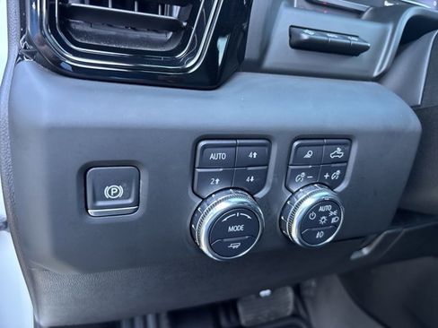 Used 2024 GMC Sierra 2500 AT4X image 28
