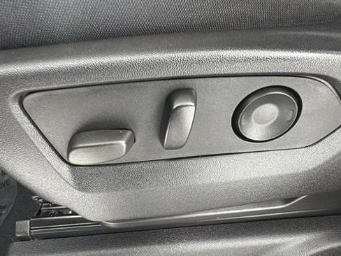 Used 2022 Chevrolet Silverado 1500 LT image 11