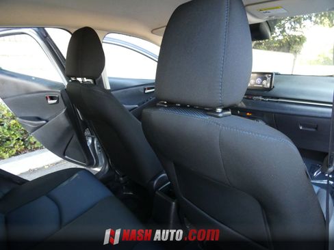 Used 2019 Toyota Yaris LE FWD image 36
