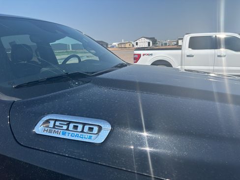 Used 2024 RAM 1500 Laramie AWD/4WD image 35