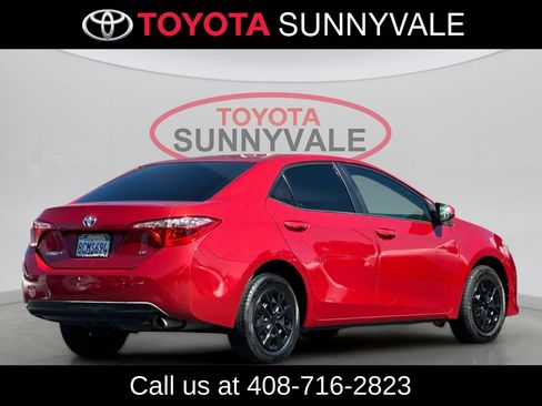 Used 2018 Toyota Corolla LE FWD image 3