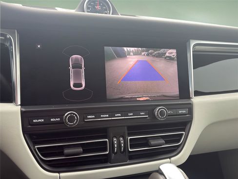 Used 2020 Porsche Macan S AWD/4WD image 35