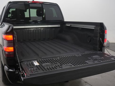 Used 2023 Nissan Frontier SV w/ SV Premium Package image 11