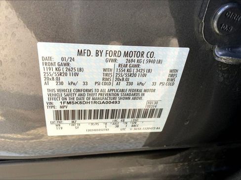 Used 2024 Ford Explorer XLT w/ Equipment Group 202A AWD/4WD image 31