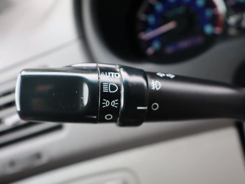 Used 2009 Toyota Sienna XLE FWD image 32