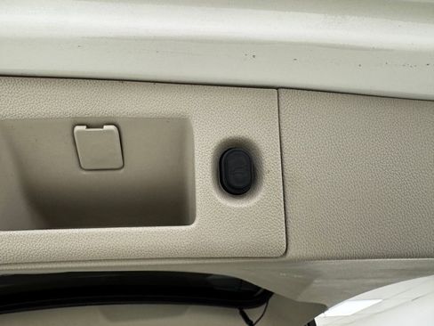 Used 2015 Cadillac Escalade Luxury image 32