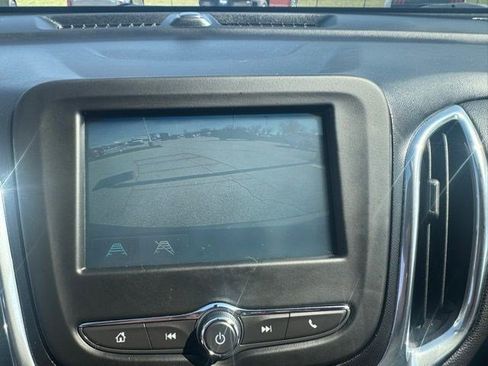 Used 2018 Chevrolet Equinox LT image 18