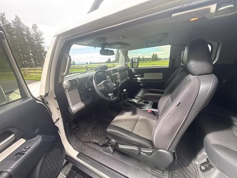 Used 2014 Toyota FJ Cruiser 4WD w/ Upgrade Package image 8