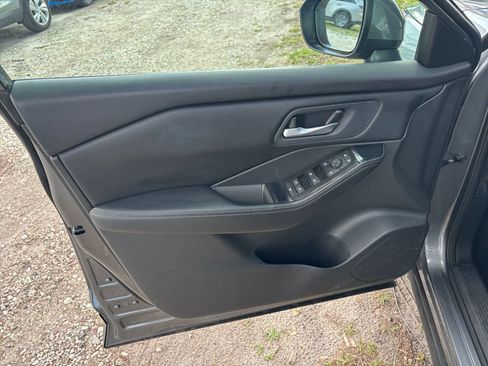 Used 2025 Nissan Rogue SV FWD image 18