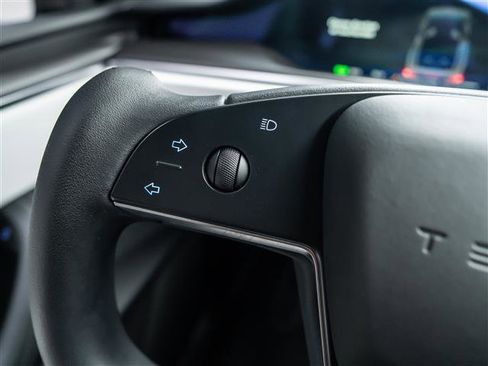 Used 2022 Tesla Model X Plaid image 26