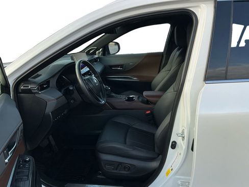 Used 2024 Toyota Venza Limited image 14