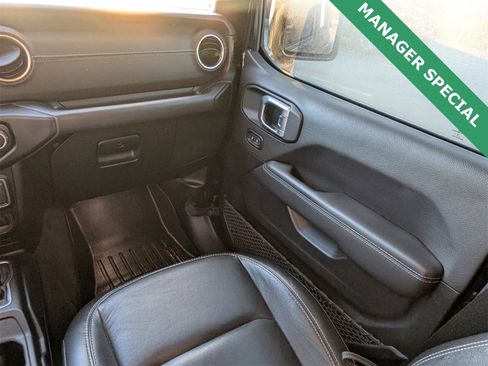 Used 2020 Jeep Wrangler Unlimited Sahara image 18