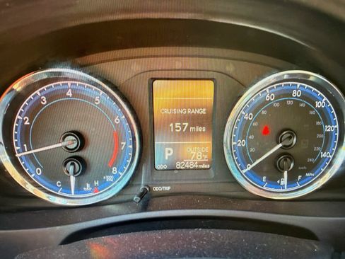 Used 2018 Toyota Corolla LE FWD image 36
