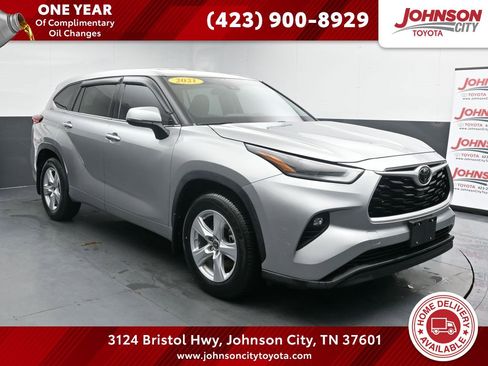 Used 2021 Toyota Highlander LE image 1