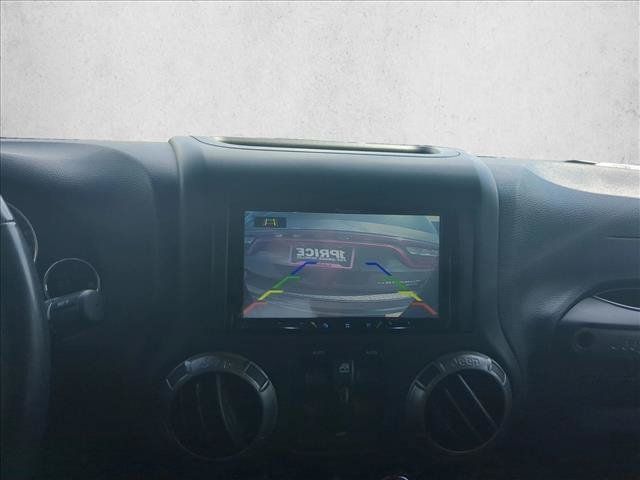Used 2018 Jeep Wrangler Unlimited Sahara AWD/4WD image 14