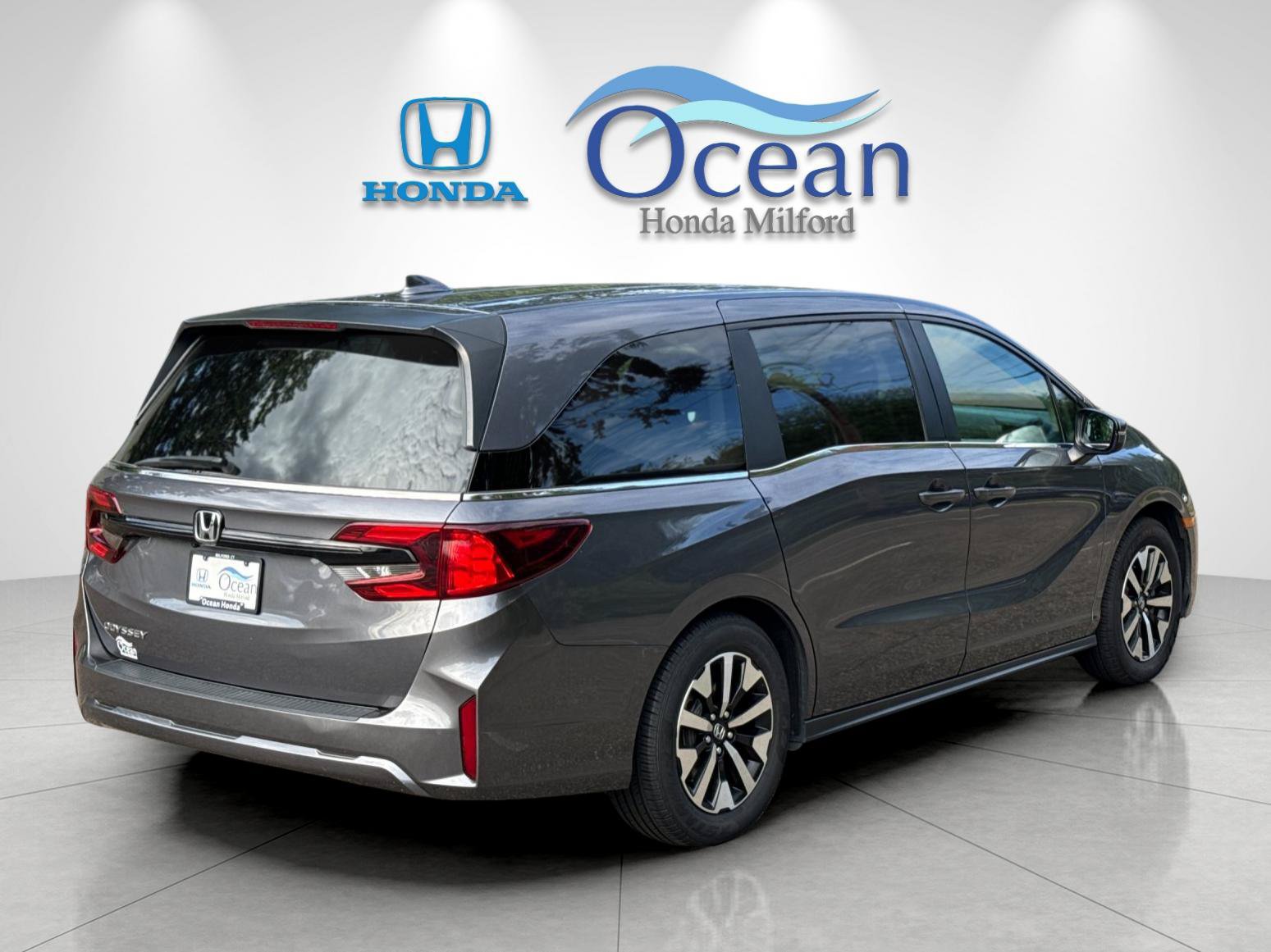 Used 2025 Honda Odyssey EX-L image 3