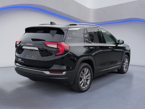 Used 2024 GMC Terrain SLT w/ Infotainment Package II image 3
