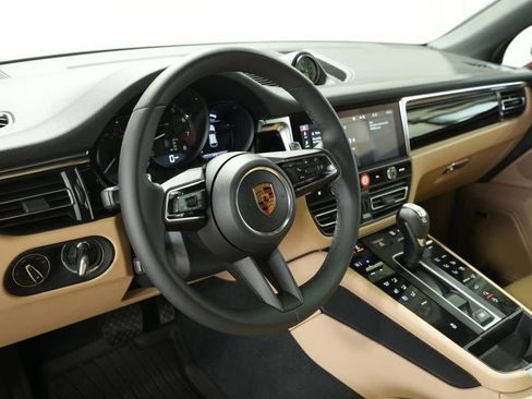New 2026 Porsche Macan image 4