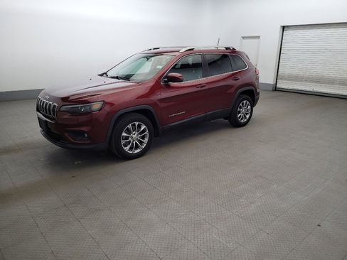 Used 2019 Jeep Cherokee Latitude Plus w/ Cold Weather Group FWD image 2