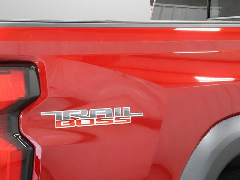Used 2024 Chevrolet Colorado Trail Boss w/ Technology Package AWD/4WD image 32