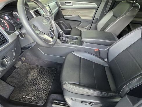 Used 2021 Volkswagen Atlas Cross Sport SE w/ Panoramic Sunroof Package FWD image 6