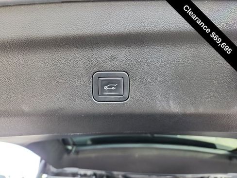 Used 2025 GMC Yukon XL Denali image 32